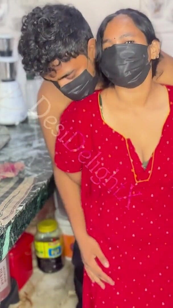 TactfulFiber902: Indianca Bhabhi îl cheamă pe indianul Devar în bucătărie pentru sex pasional...