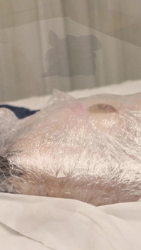Dezumanizarea Kel cu folie de plastic! Ea este păpușa mea sensibilă din plastic.