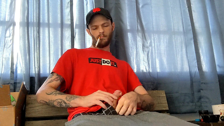 Codi Bonez: Hladím mého velkého ptáka na mé kouřové přestávce