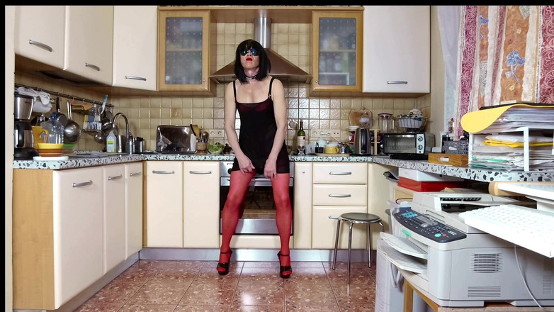 Sissy Cummy Lingerie: Michelle Işten Sonra Akşam Yemeği Pişiriyor Ve Aynı Zamanda Bir...