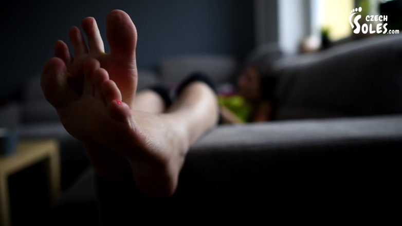 Czech Soles - foot fetish content: 妻の靴の匂いを嗅ぐのを捕まえて