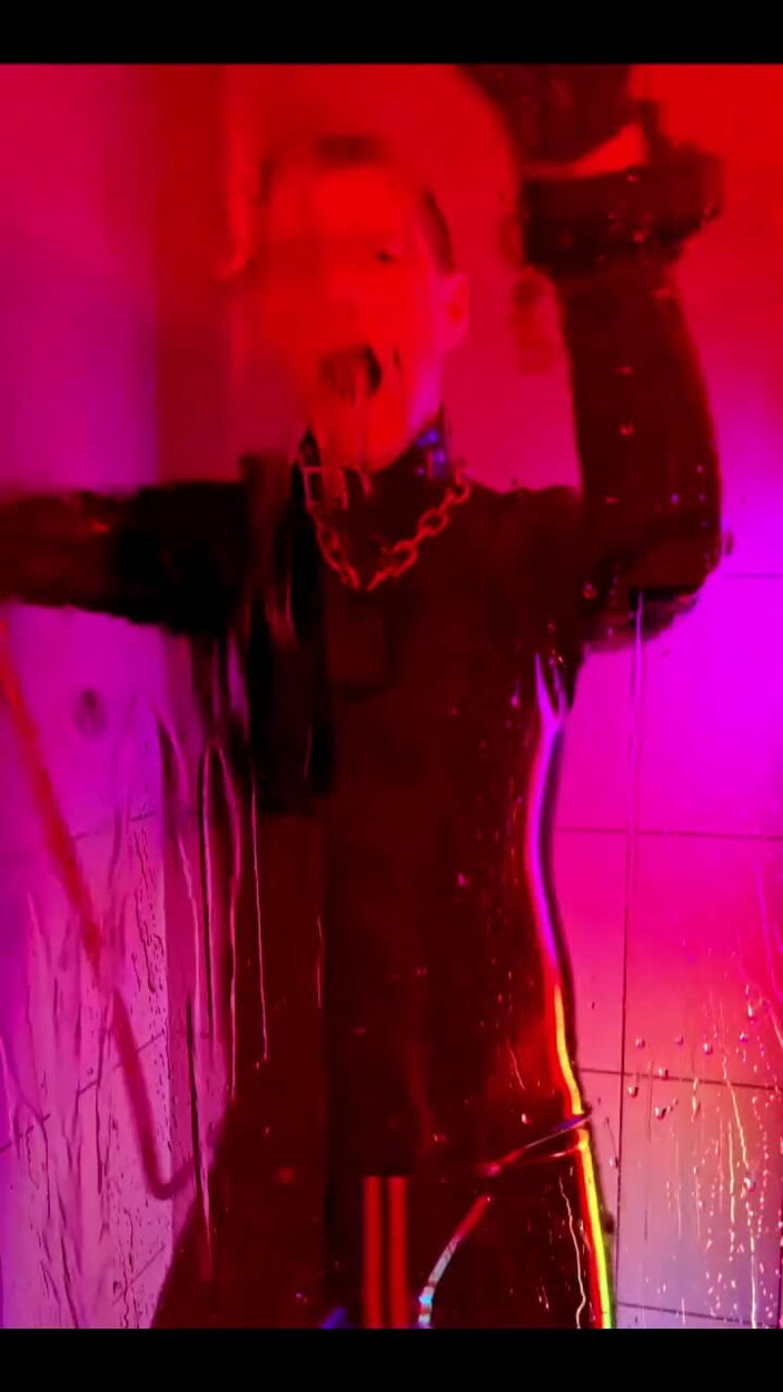 Roman Heart: Душ у гумі 