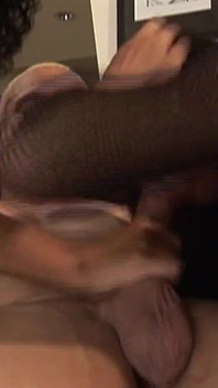 Šukání těchto 2 sexy Latinoameričanky s velkými prsy na mém gauči