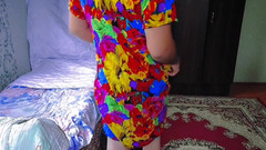 Kitty_Cross: Waria cantik berjalan dengan percaya diri dengan sepatu hak tinggi