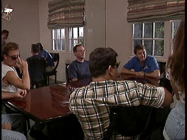 The Classic Archives: Facet ostro rucha brunetkę w puszysnym łóżku