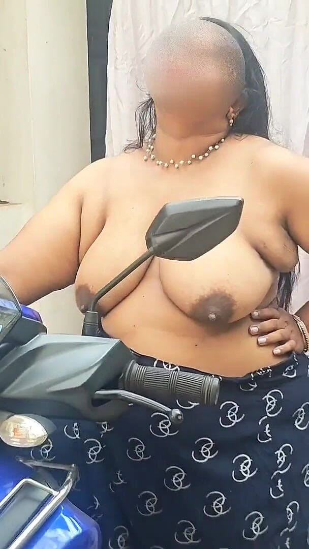 Anne Ipe: Bini Mallu House – Penggambaran bogel di skuter. Awek Mallu seksi...