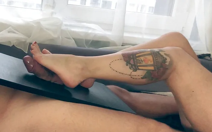 Amateur_fetish: Milf footjob