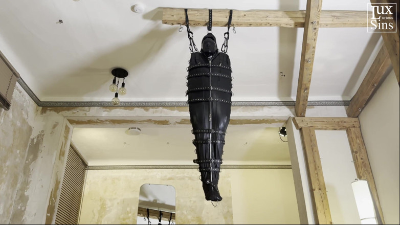 LUXurious Sins: Leather Suspension Bondage dengan Elise Graves dan Heavy