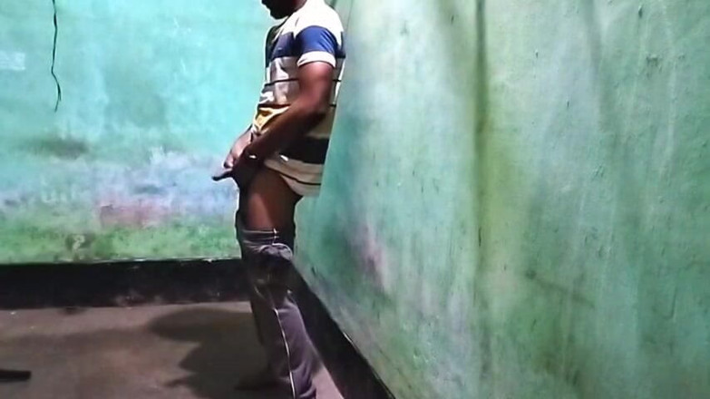 Desi Tits: Cowok kembar lagi asik masturbasi tubuh berotot