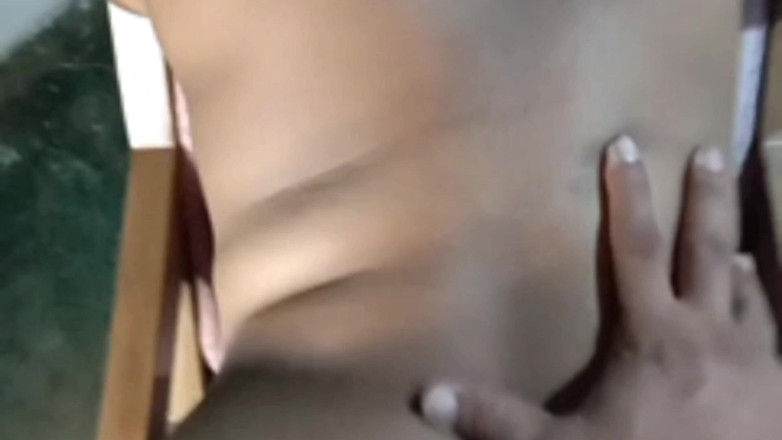 Hemant sarita: Pembantu nakal ini ngentot memek pembantunya habis-habisan waktu istri nggak...