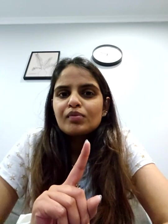 Treblsex: Indická dívka se sprchuje v nahé řeči pocity