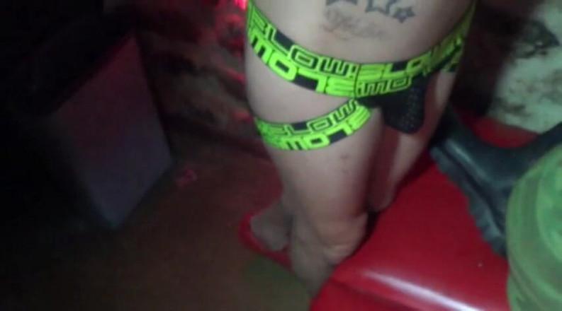 Gaybareback: XXL BBK kremówka gang bang w Paryżu
