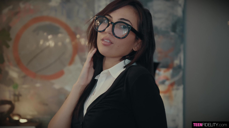 Teenfidelity: Zlobivá studentka Mira Luv má zadržení s velkým čůrákem