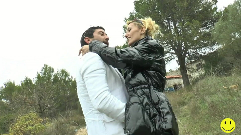 French Amateur Porn: Sarışın Arap emlakçı satılık sikişiyor