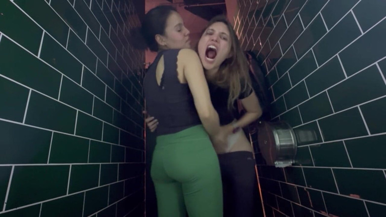 scarlettandc: How Rich It Is to Touch a Woman