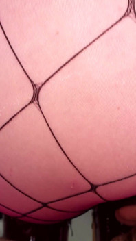 Punto di vista rivestito di nylon rosa nora fox scopa attraverso le calze di nylon