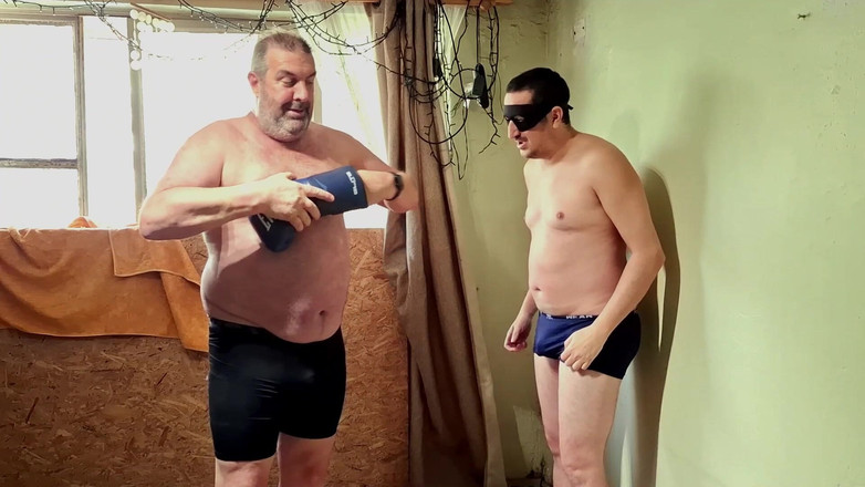 Punchbagplz: Серебряный папочка-боксер потрошит меня без перчаток