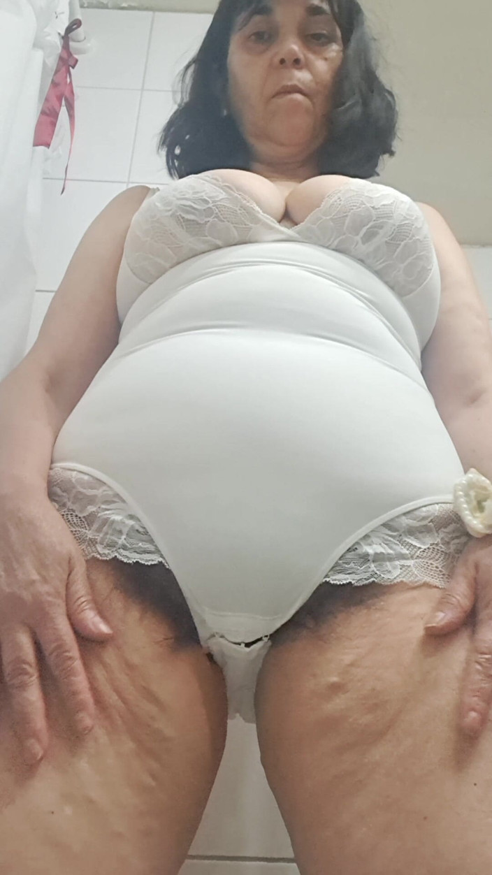 Mommy big hairy pussy: Большая милфа в трусиках, волосатый вид