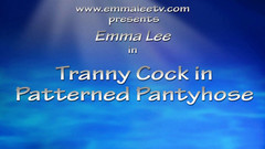 EmmaLeeTV - Nylon Fetish Tranny: Transsexuala Emma Lee cu umflătură de pulă cu model de...