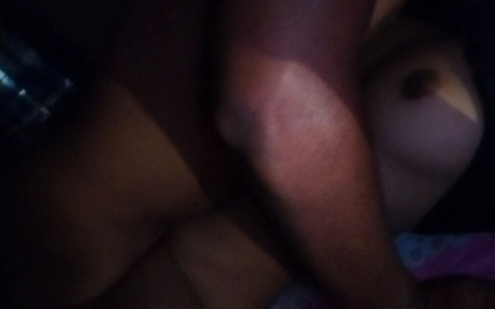 Jesmin18: Jija mi ha scopato così duramente di notte mentre la...