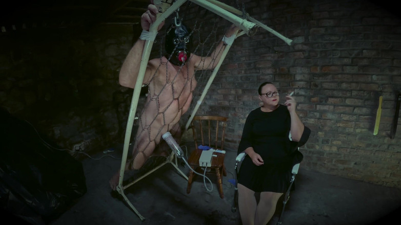 Mistress April: Cama cruel para esclavo