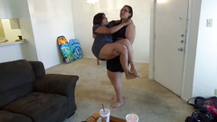 BBW nurse Vicki adventures with friends: Tori मजबूत है वह ऊपर उठाती है और उसकी दोस्त वहन करती है