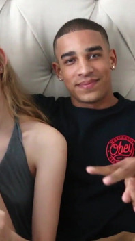 Pulă uriașă Alpha Jock o fute pe blondă fără sens