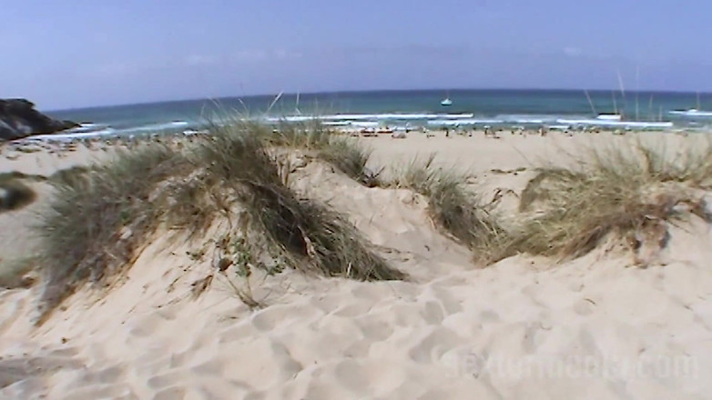 Beachbitches: Blonde nympho fucks on beach