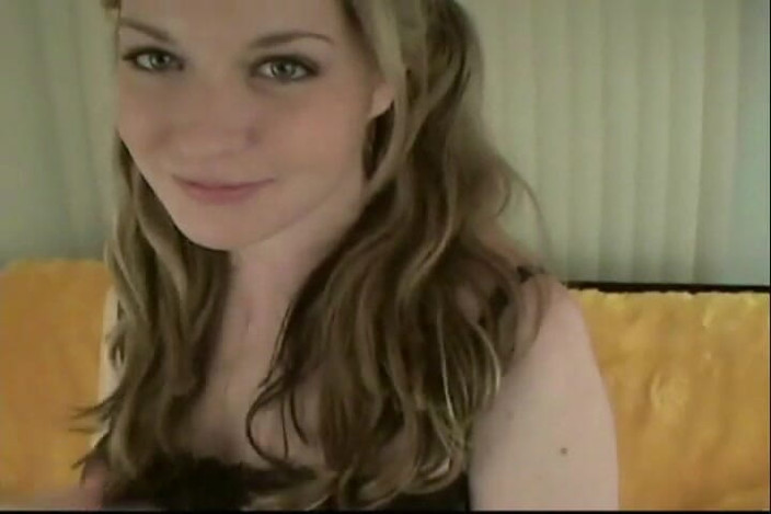 Pantyhose me porn videos: Haley Scott in Lingerie and Pantyhose Giving Headjob