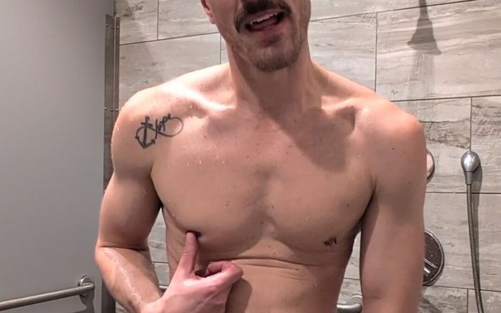 KingB8er: When Big Bro Gets Horny at the Gym