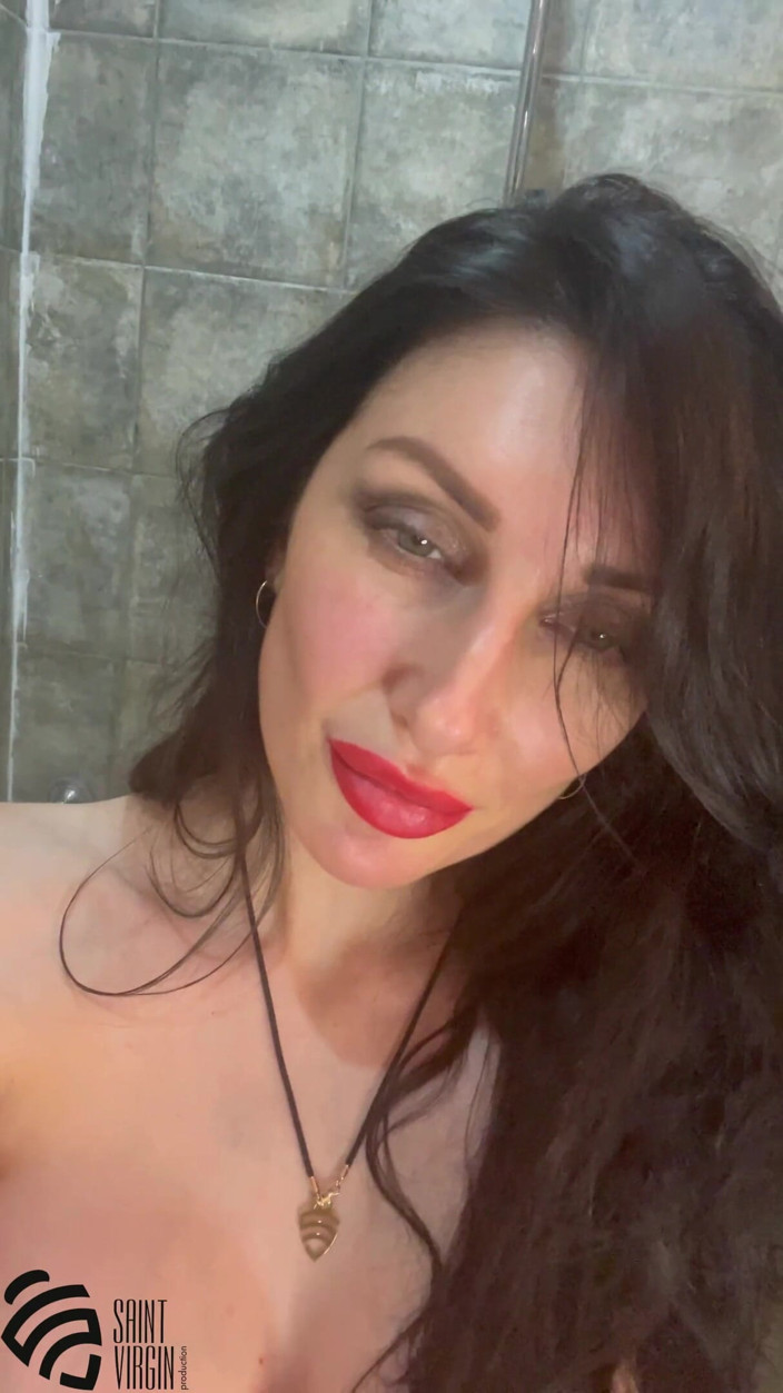 LizaVirgin: Dirty talk and pee in the shower