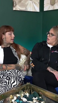 Les marionnettes de bite de ta salope à sperme, deuxième film complet avec de la pisse