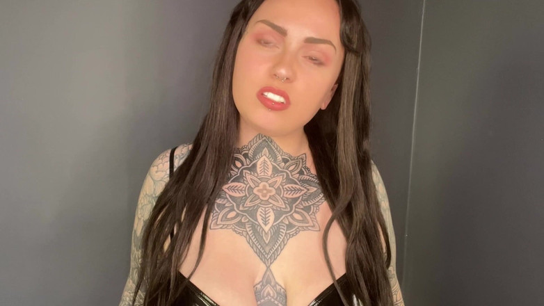 Miss Valentina: Accarezzala via