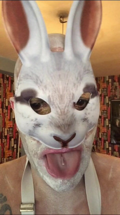 Analzebutt aka the evil lord of ass: Biały maminsynek króliczek bierze to mocno w królikową dziurę