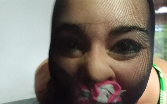 Selfgags Latina Bondage: Culotte bâillonnée, collants et humiliée par sa belle-mère !