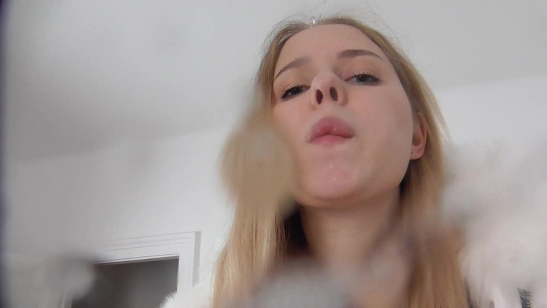 Solo Austria: Tall Princess Kelly Spit in Your Face and Mouth