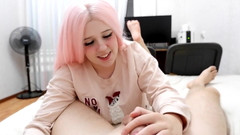 BubbleGum: Sladký zub olizuje ptáka pokrytého šlehačkou