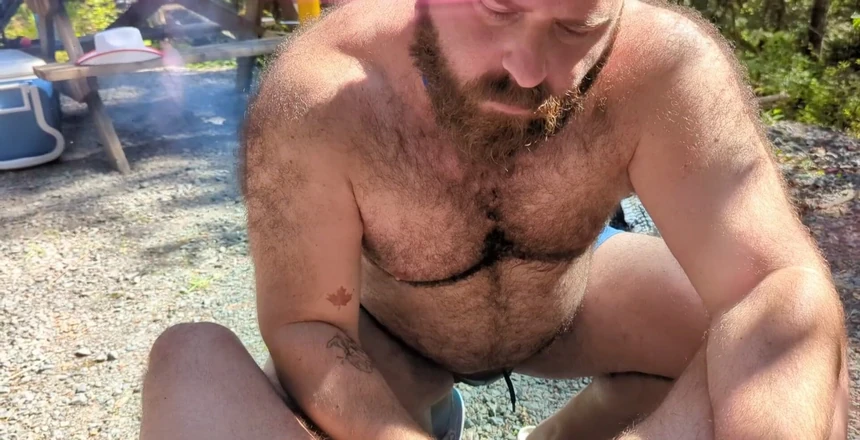 Huzzbearz: Campamento gay