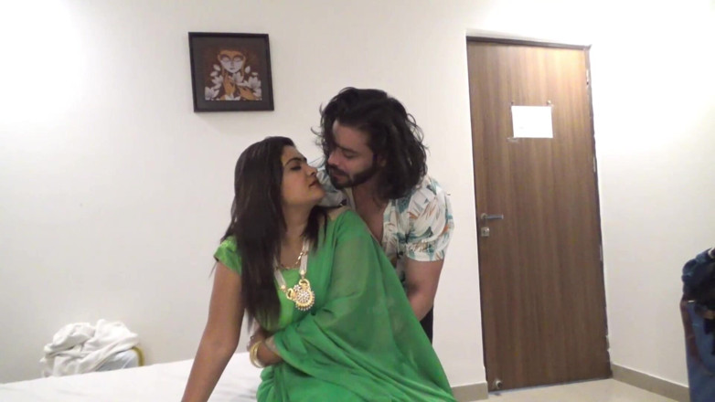Jayanta Banik: Gadis India menelepon mantan pacarnya dan melakukan sesi hardcore.