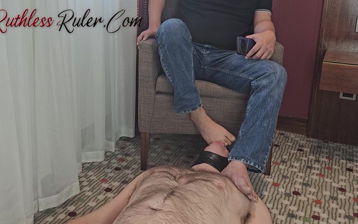 Ruthless ruler - maledom: Pés da manhã e cuspir licker cadela masculina