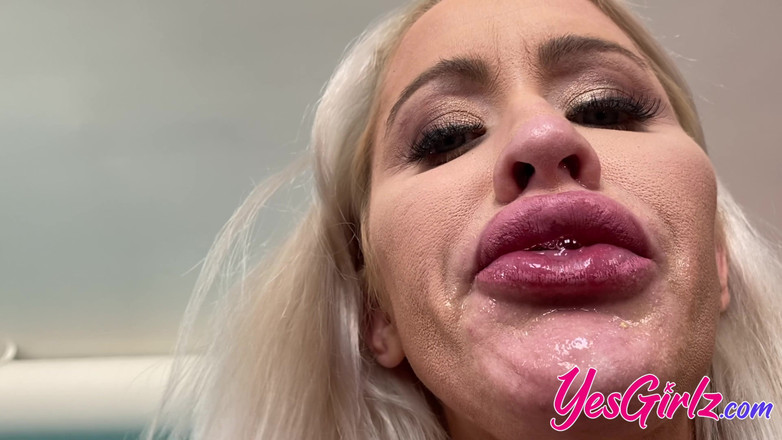 YesGirlz: Katie Monroe saje tvé koule