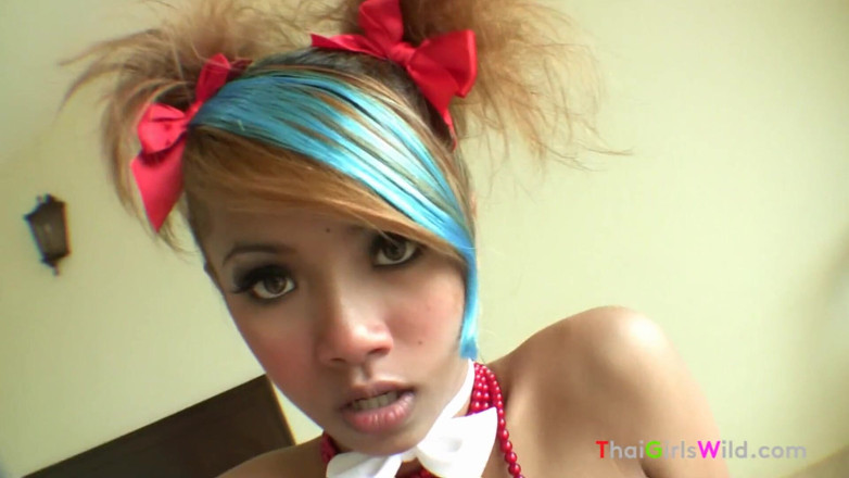 Thai Girls Wild: 可爱的娇小泰国人被填满