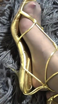 Los pies de Nylon Higheel se desnudieron y se desnudó