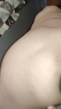 Neúnavný anální fisting na stříkání