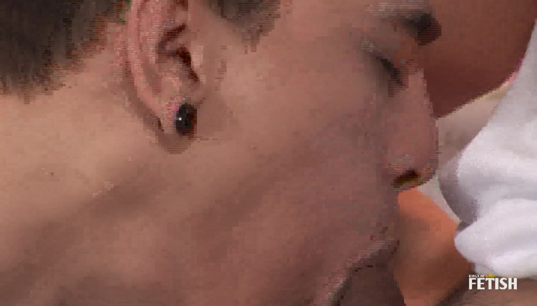 Gay Diaries: Dua cewek kembar hot lagi asik seks anal pulang kuliah