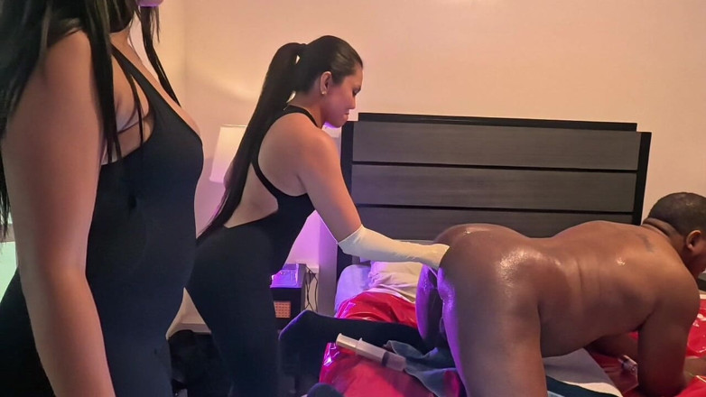 DominaFireOfficial: Femdom châu Á dùng tay chọc và trói buộc