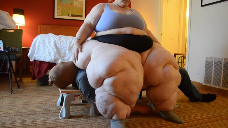 Full Weight Productions: Bobbi Jo esmaga ele até a beira do abismo