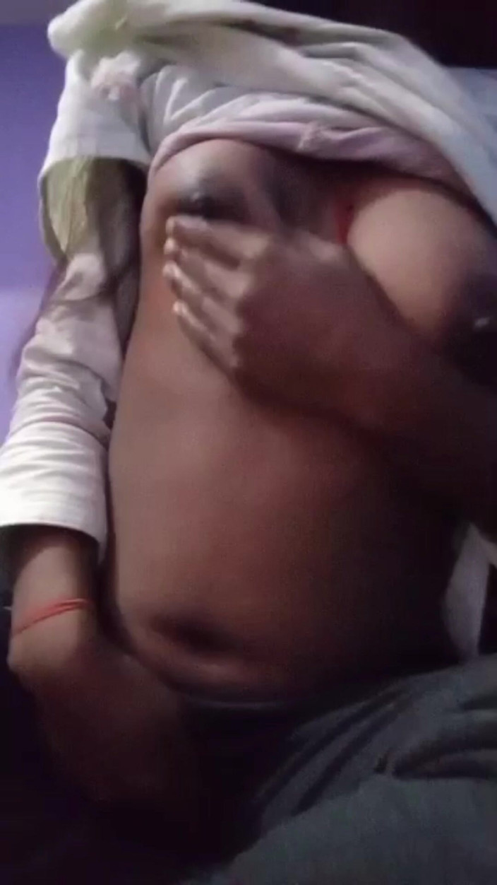 Anuttar: Desi GF Show His Boobs and Pussy