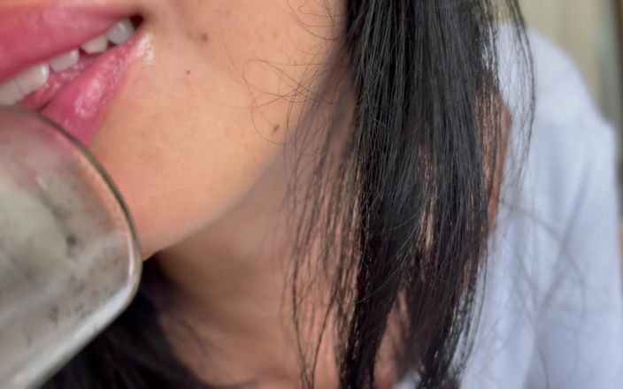Asmr_mouth: Guardami essendo così cattivo con questa bottiglia