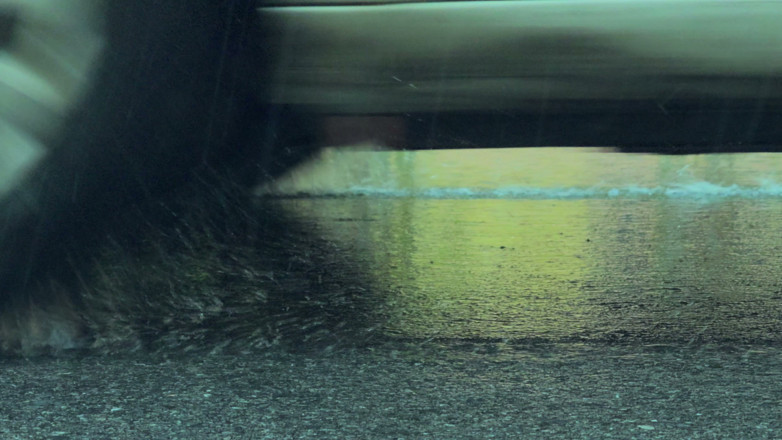 WildLonelyFlower: Bare Legs in the Rain